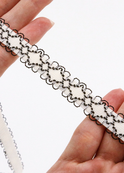 Резинка бретелечная белая с черным орнаментом 10 мм Lauma (Латвия)