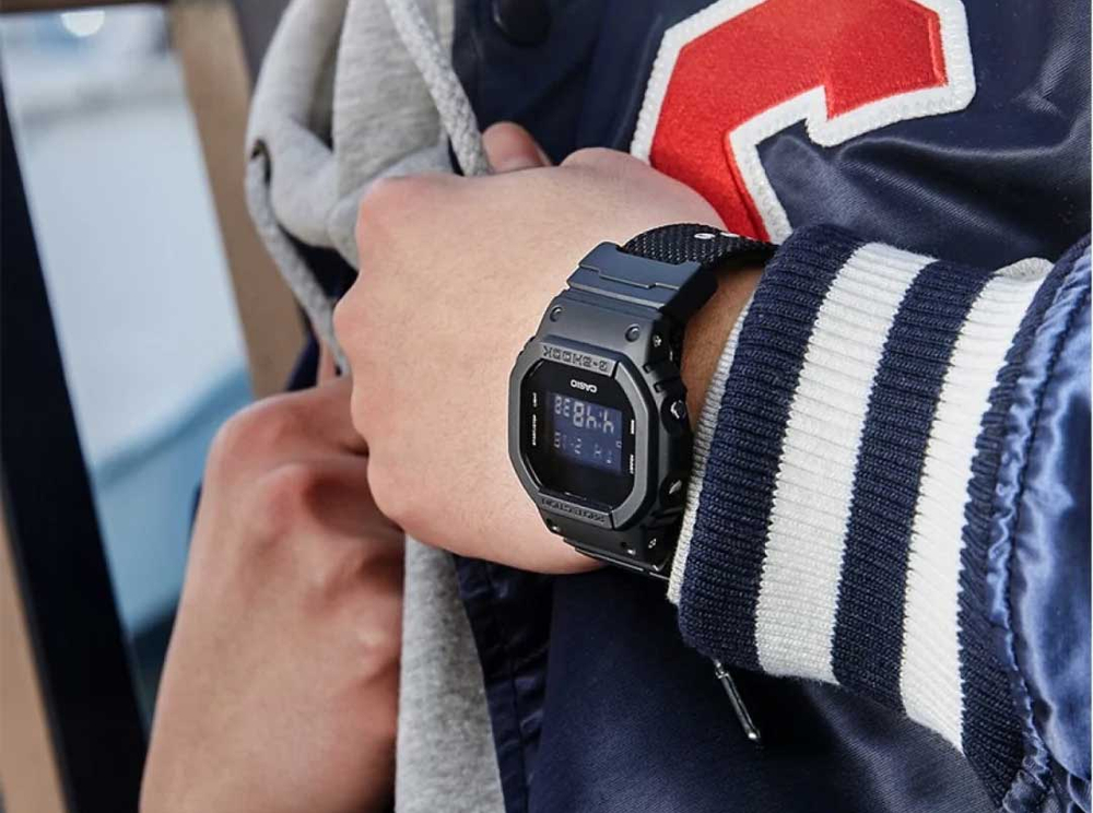 Часы Casio DW-5600BBN-1E