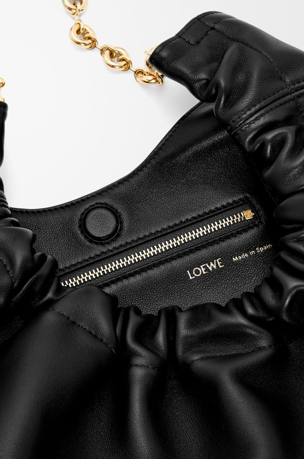 Loewe Маленькая сумка-мешок Squeeze из мягкой кожи ягненка наппа, черный
