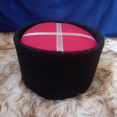 Кубанка из искусственного черного каракуля с красным суконным верхом (УКМ)