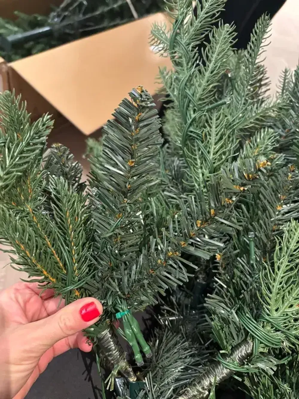 Елка с гирляндой встроенной «Elegance» Элеганс (Литая+пвх) 270 см / 2,7 м