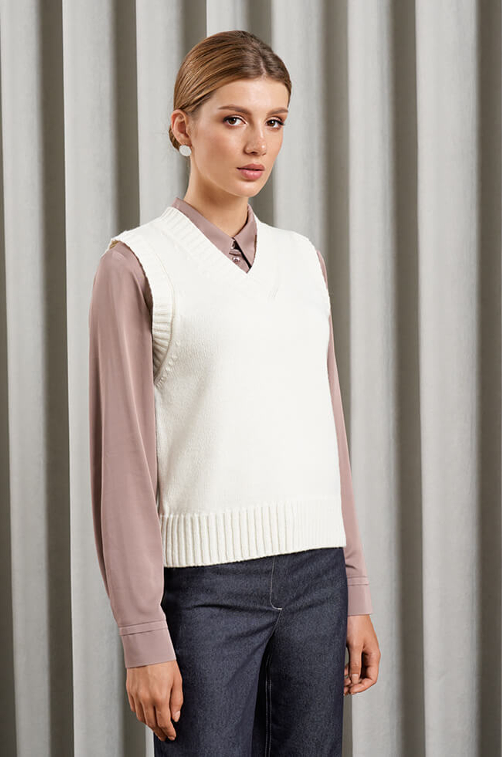 22896 Жилет женский (молочный)