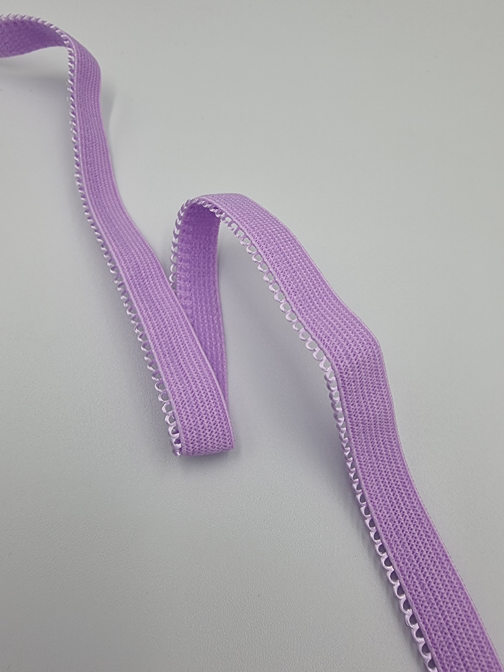 Ажурная тонкая резинка сиреневая 10 мм ( Pantone 15-3620 TPG)