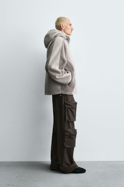 ZARA КУРТКА ИЗ ИСКУССТВЕННОЙ ОВЧИНЫ В СТИЛЕ КОЛОР-БЛОК, ЖЕЛТОВАТО-БЕЛЫЙ