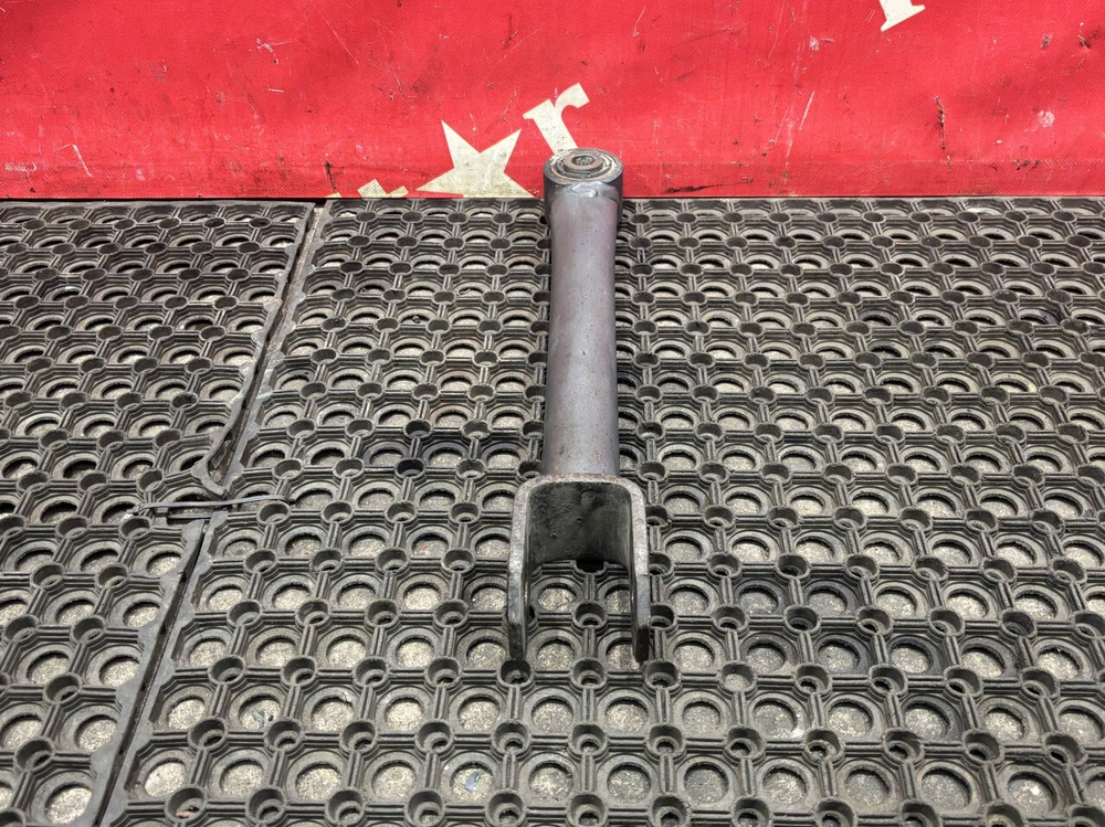 Стойка заднего стабилизатора 2018г