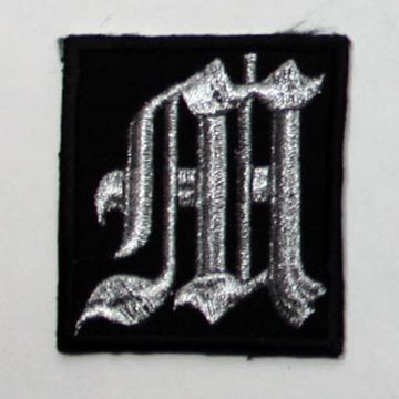 Нашивка буква "M" (серебристая)