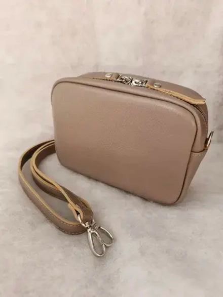 Сумка женская из натуральной кожи бежевая через плечо