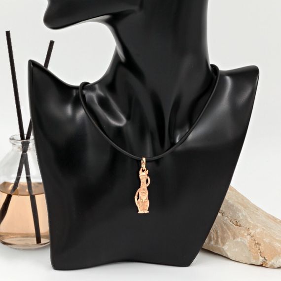 Подвеска Кошка Бастет из золота 585 на постаменте