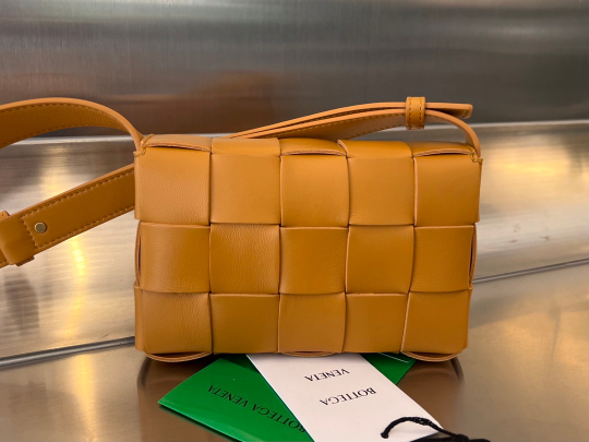 Bottega Veneta Small Cassette 19 cm