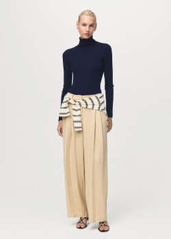 Шерстяной джемпер с высоким воротником