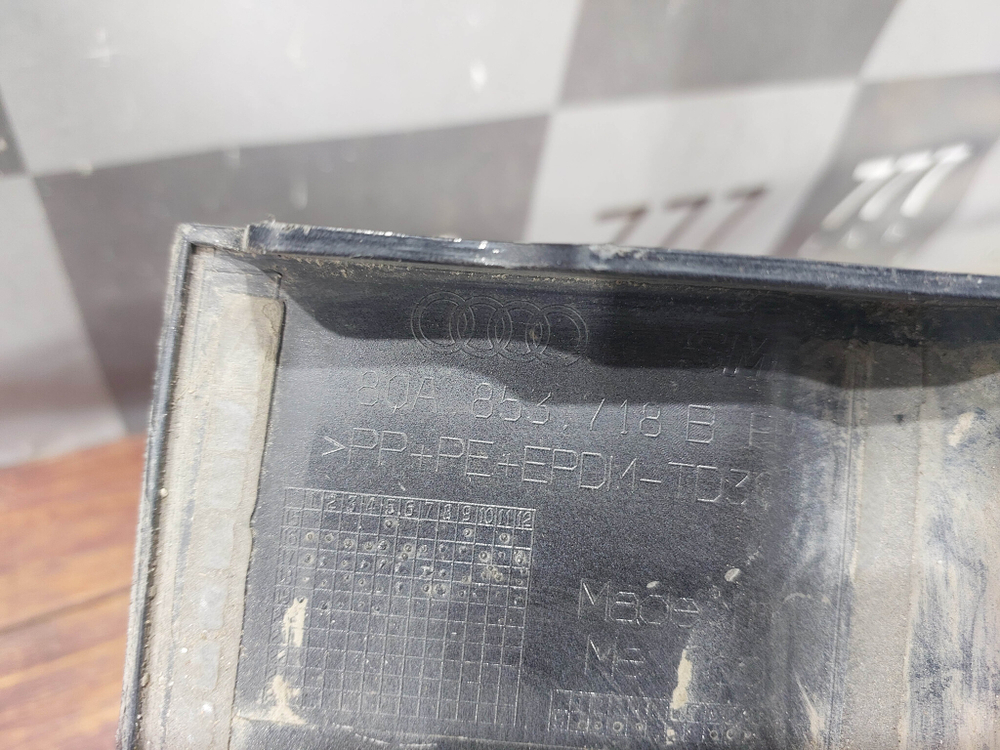 Накладка крыла переднего правого Audi Q5 (FY) 17-нв Б/У Оригинал 80A853718