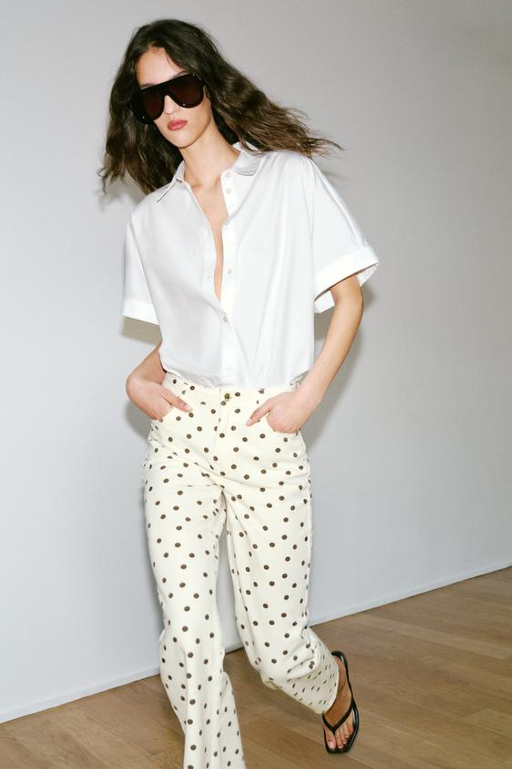 ZARA ДЖИНСЫ Z1975 МИНИ-КЛЕШ СО СРЕДНЕЙ ПОСАДКОЙ И В ГОРОШЕК, ЖЕЛТОВАТО-БЕЛЫЙ