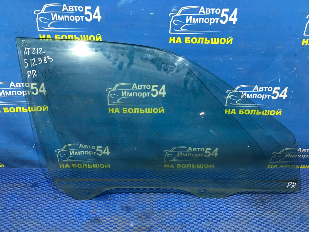 Стекло двери передней правой TOYOTA CARINA 1996-2001