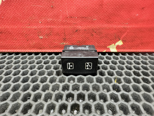 Кнопка люка