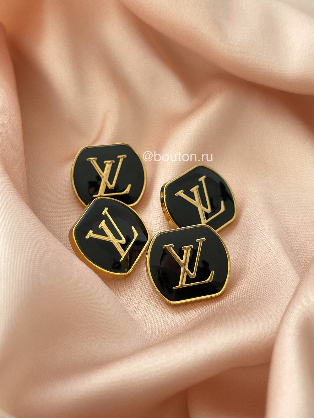 Пуговицы Лв. Черные Эмаль золото 18 мм