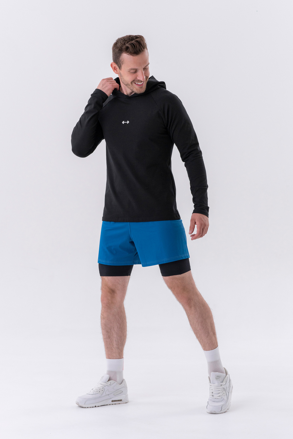 Кофта LONG-SLEEVE T-SHIRT WITH A HOODIE 330
Черная