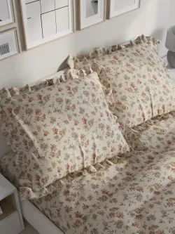 Декоративная наволочка с рюшами, оборками "Виктория" 70х70 см, 1 шт, без молнии