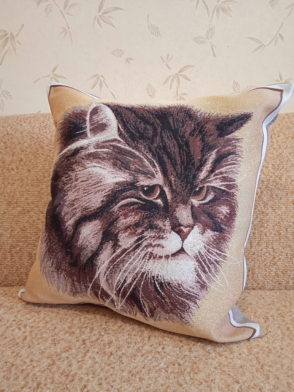 Декоративный гобеленовый чехол для интерьерной подушки Серый кот 47х47