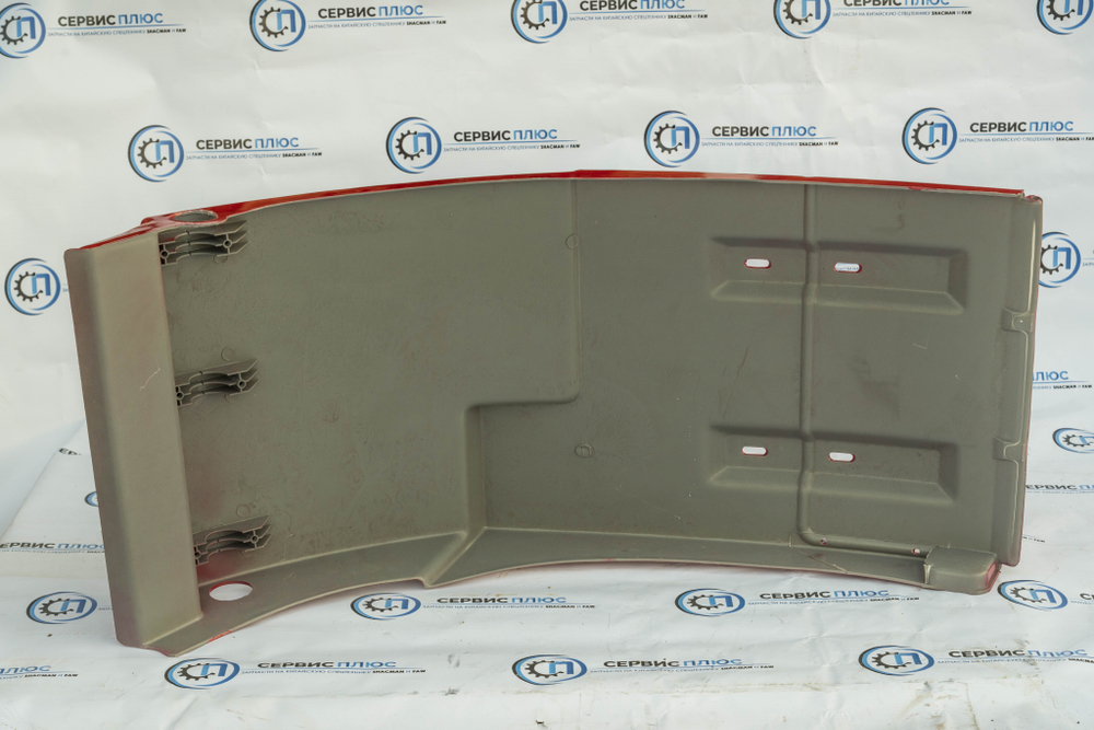 Брызговик кабины задний правый SHACMAN X3000 красного цвета