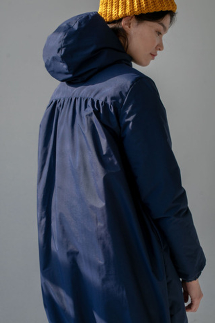 Темно-синяя зимняя куртка