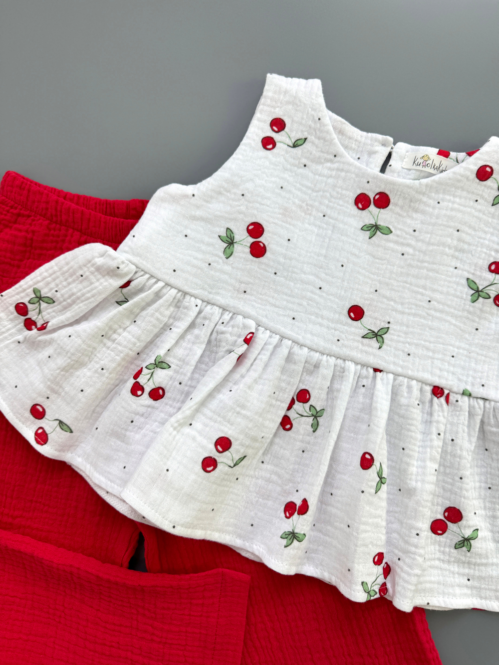 Костюм из муслина топ и брюки «Вишенки»