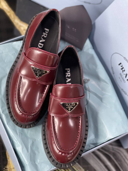 Лоферы Prada