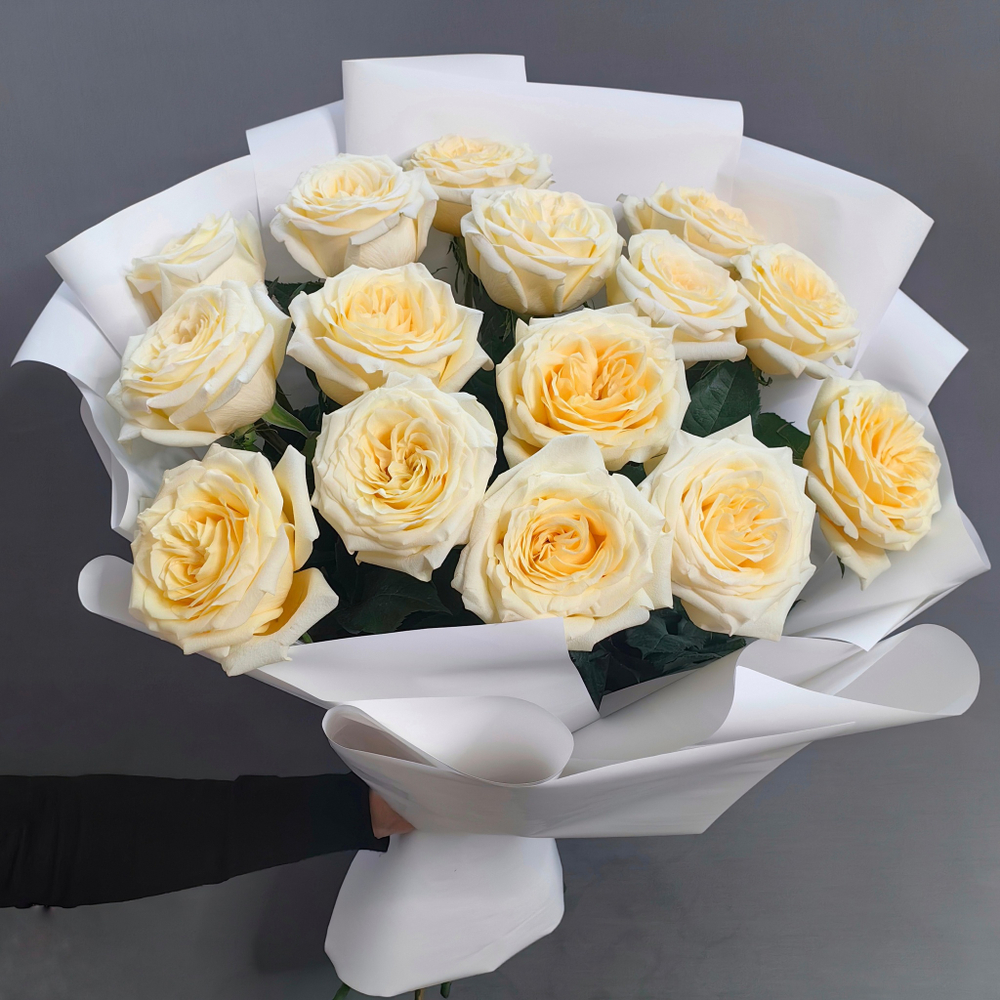 Букет из 15 ароматных пионовидных роз "Candlelight"