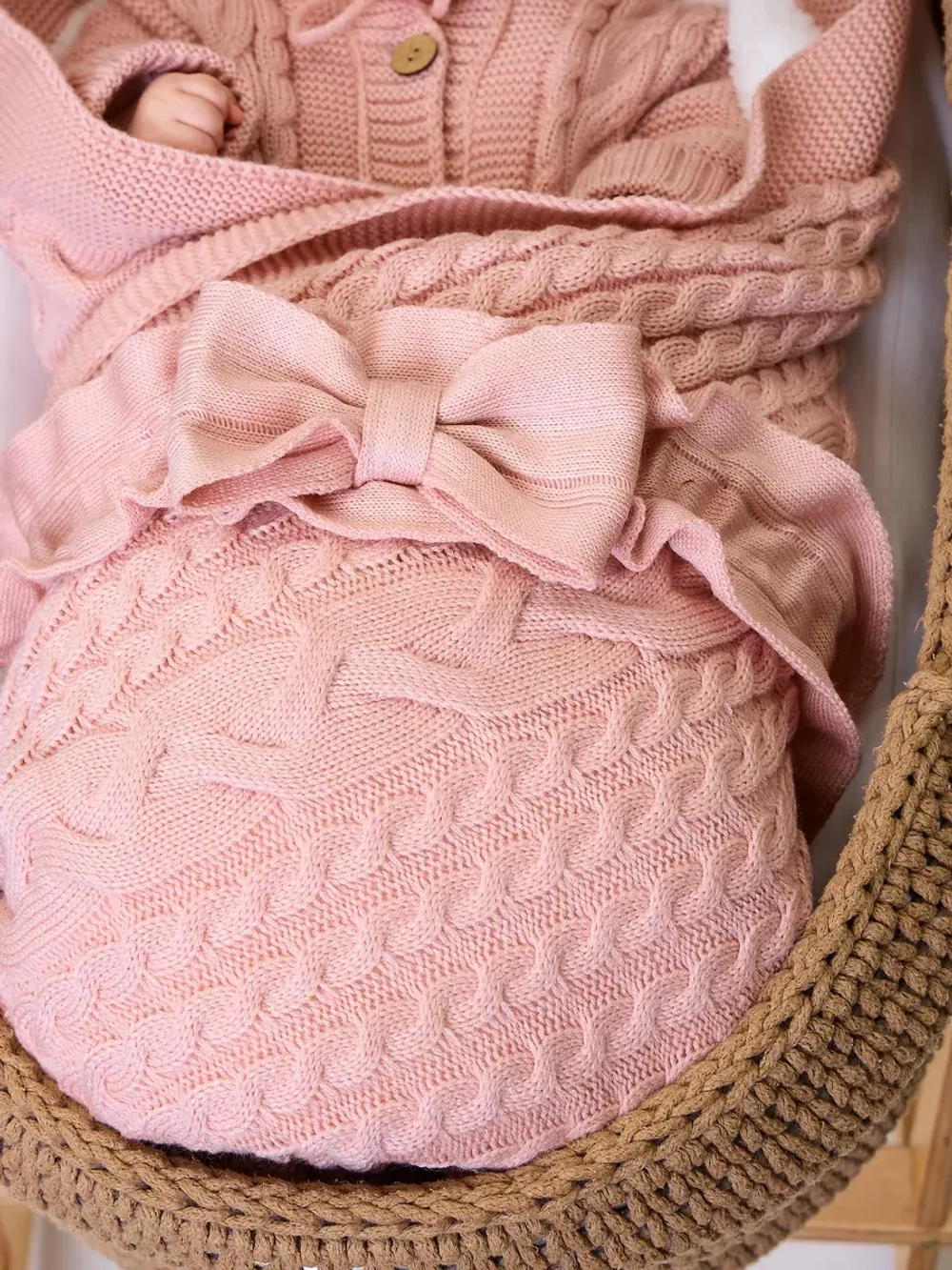 Вязаный конверт на выписку для новорожденного теплый