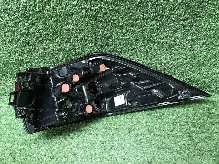 Фонарь левый внешний Toyota RAV4 5 XA50 (18-нв)