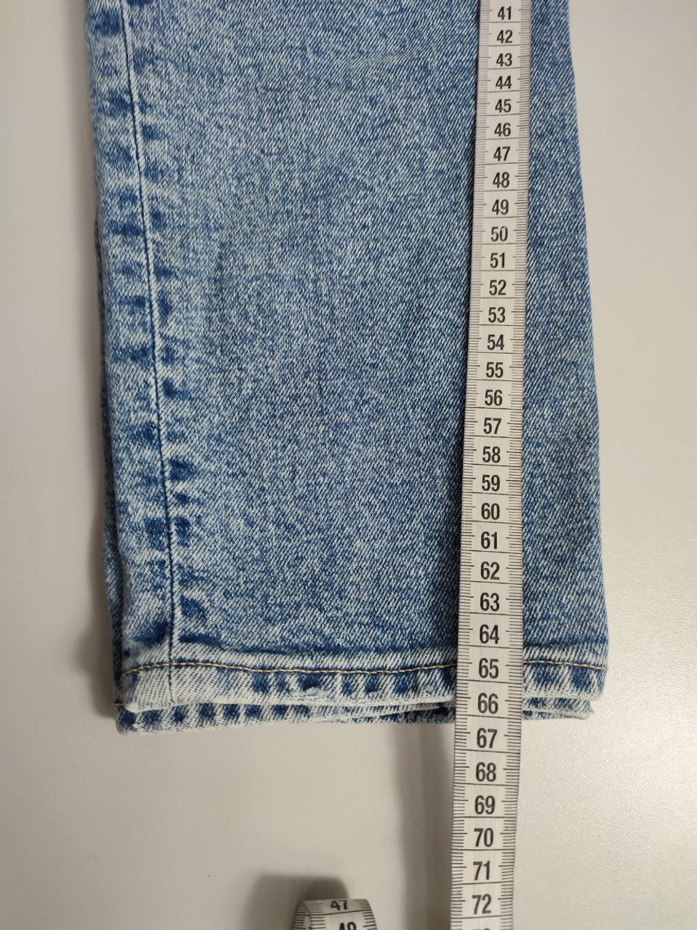 Джинсы H&M с потертостями 40 размер