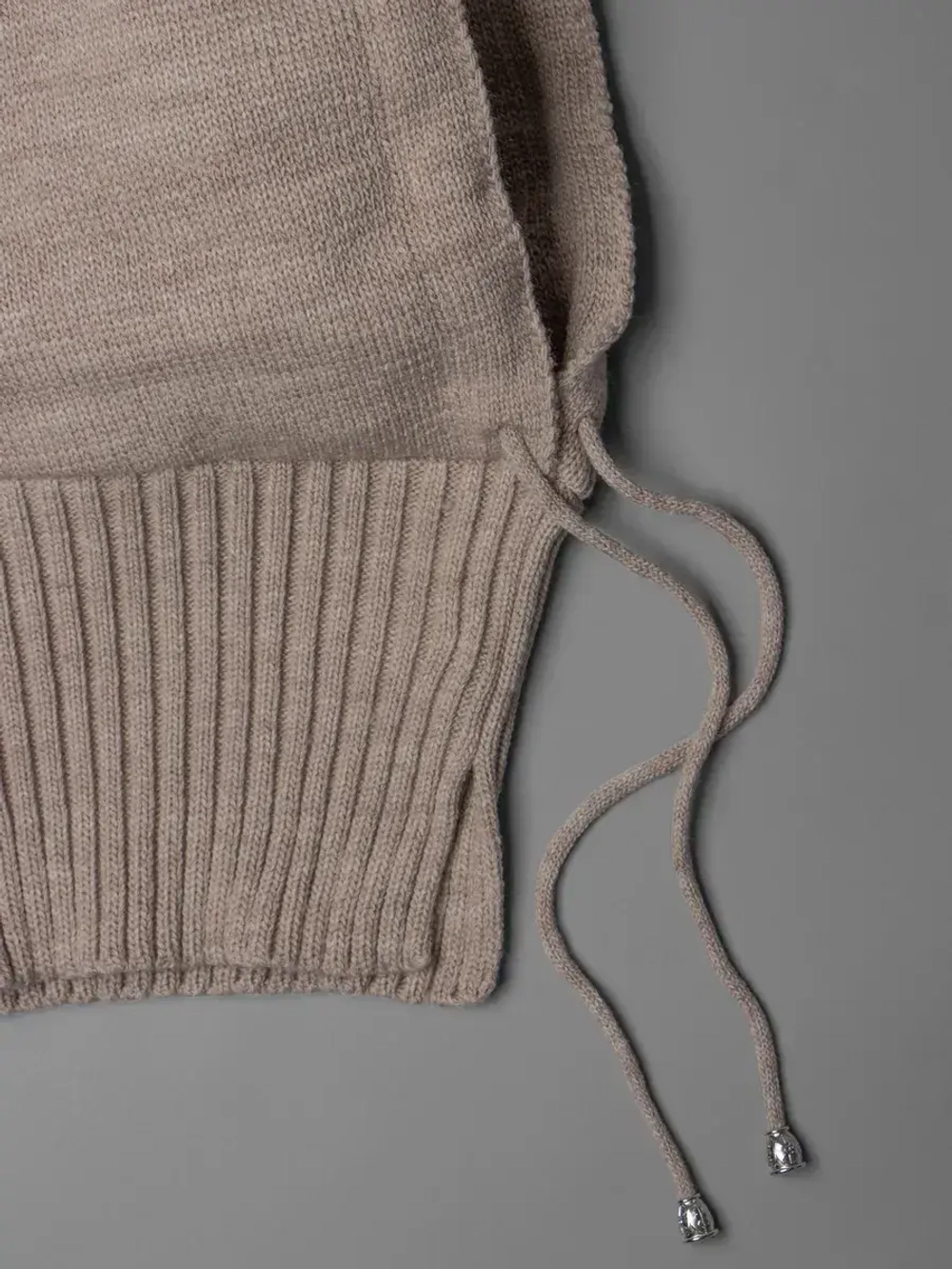 Капор женский вязаный бежевый