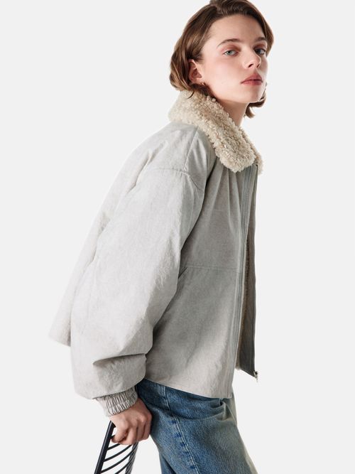 Бомбер с меховым воротником 