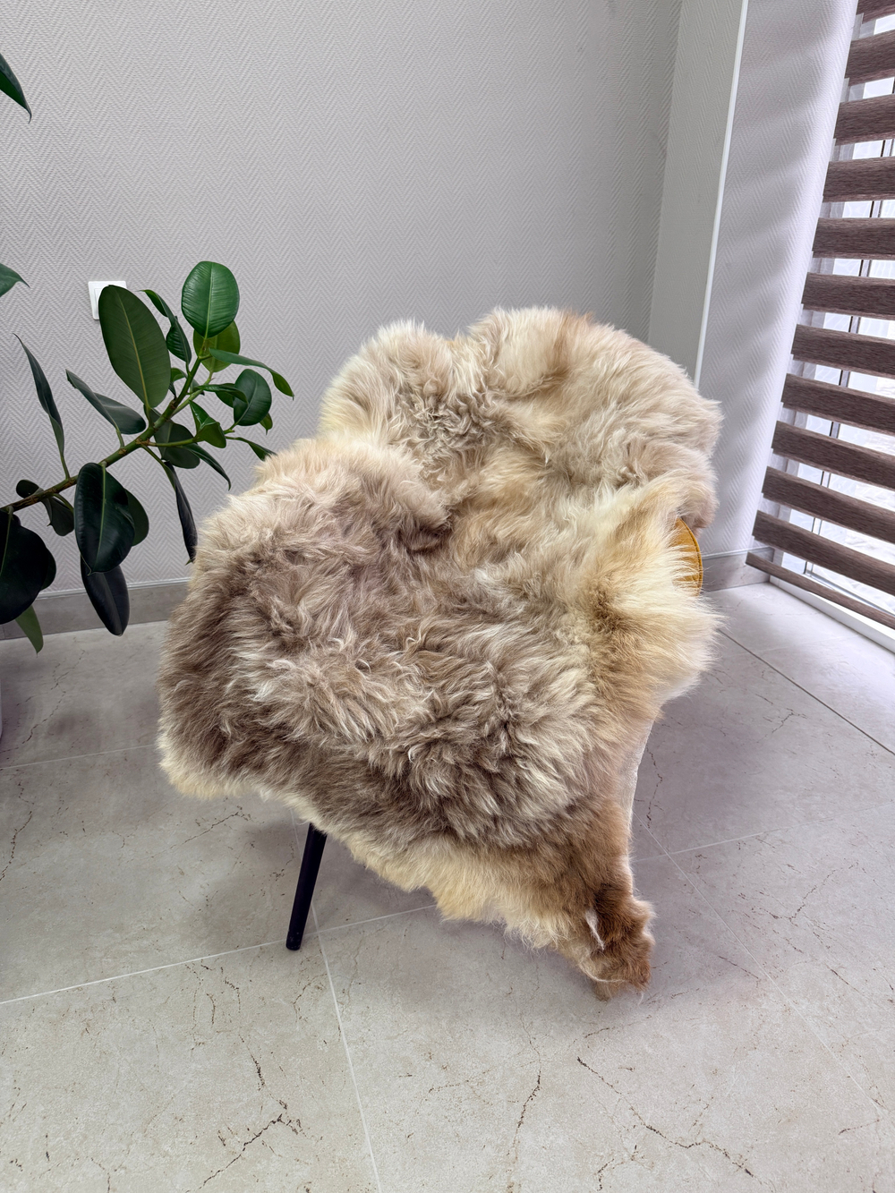 Шкура коврик меховой прикроватный овчина, 120х65 см.