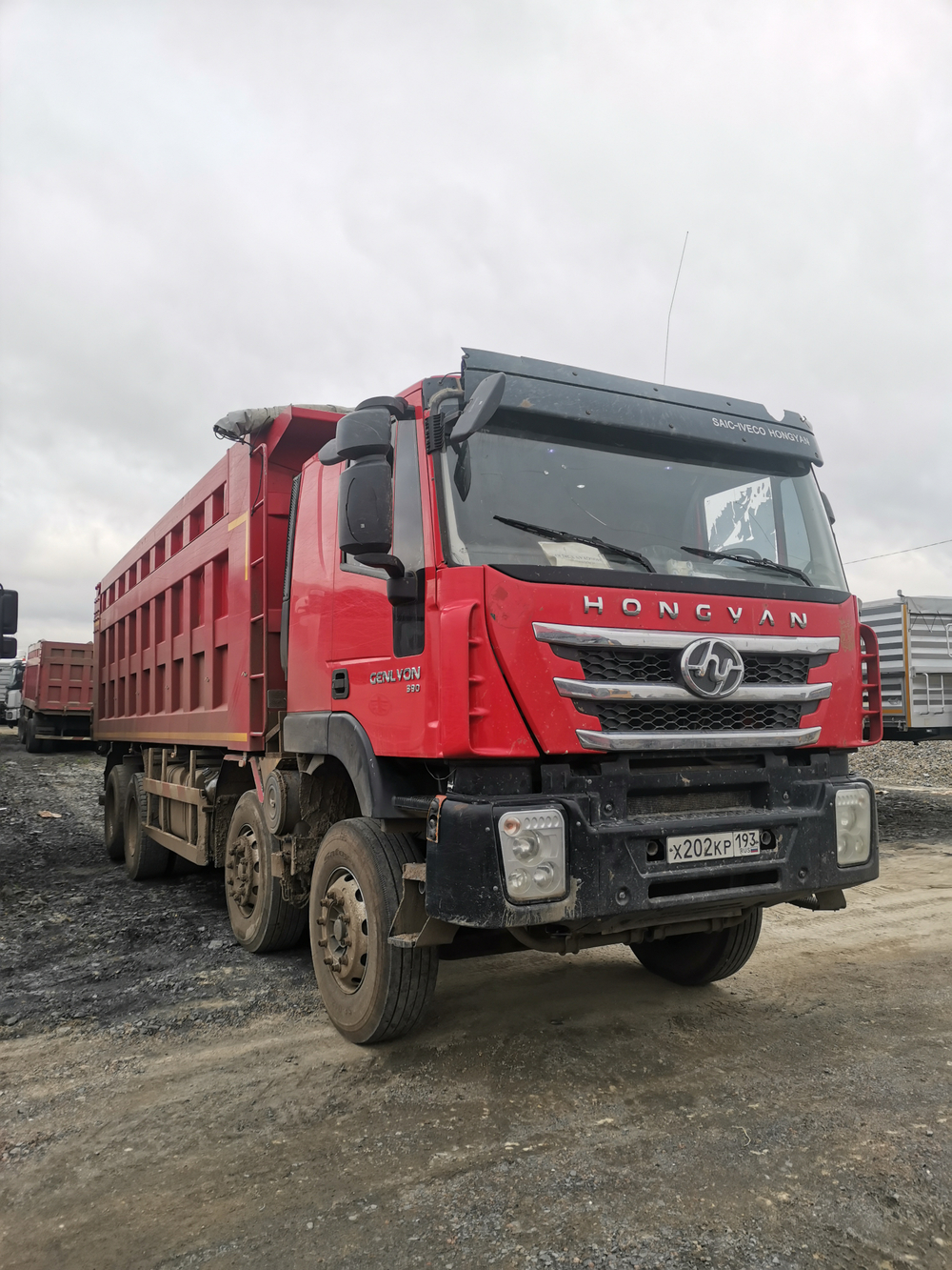 HONGYAN 908 8x4 Самосвал CQ3406HV39 (Дизельный, 8,7 л, 387 л.с., МТ)