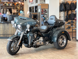 Tri Glide Ultra (FLHTCUTG), Harley-Davidson  2020 "Spruce"