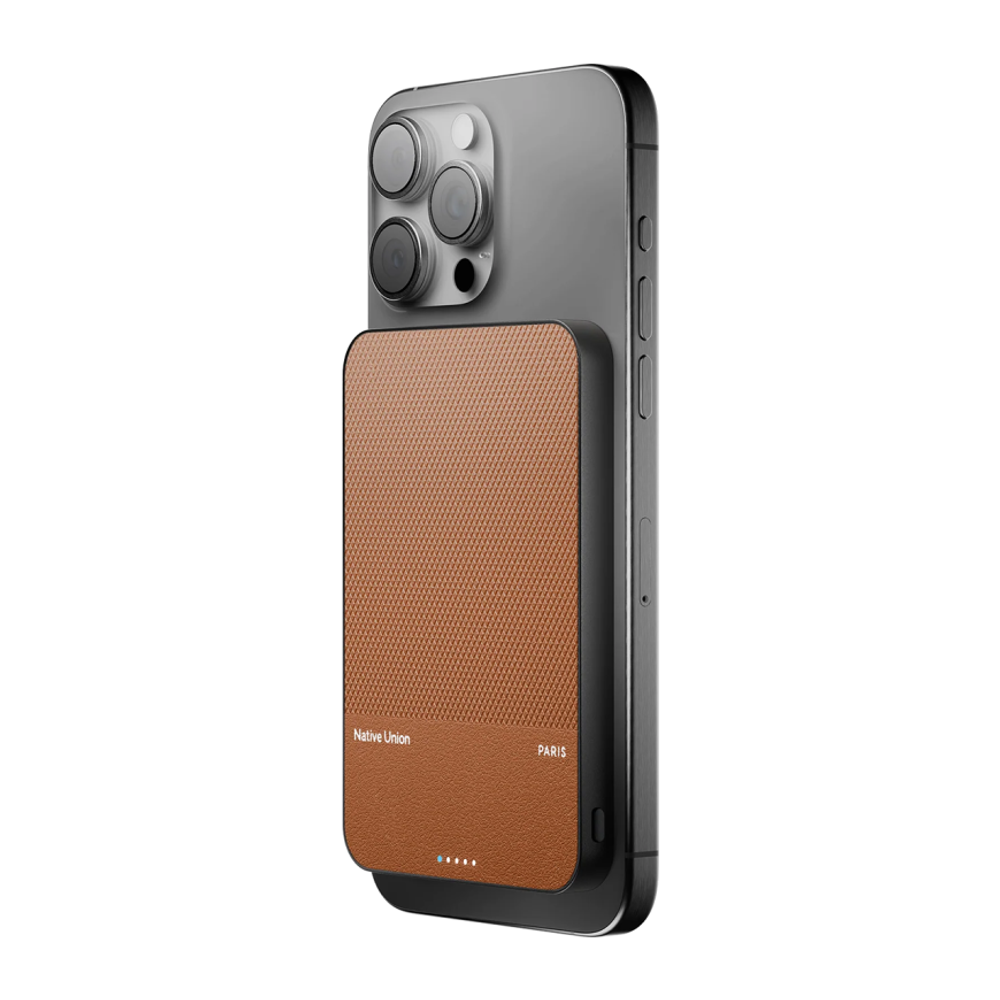 Внешний аккумулятор MagSafe Native Union (Re)Classic Power Bank (Qi2) (5000 мА·ч) Беспроводная зарядка: Qi 15 Вт. Проводная зарядка: USB-C. Сертификация Qi2. Есть LED-индикация и поддержка PD. Энергоёмкость — 19,25 Вт·ч. Максимальная выходная мощность — 2