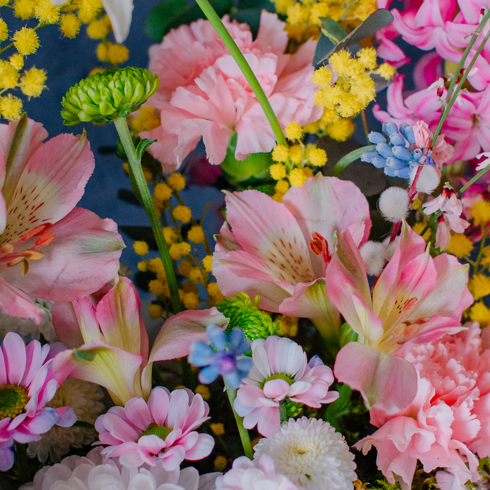 165. Яркая ароматная весенняя композиция с гиацинтами и нарциссами