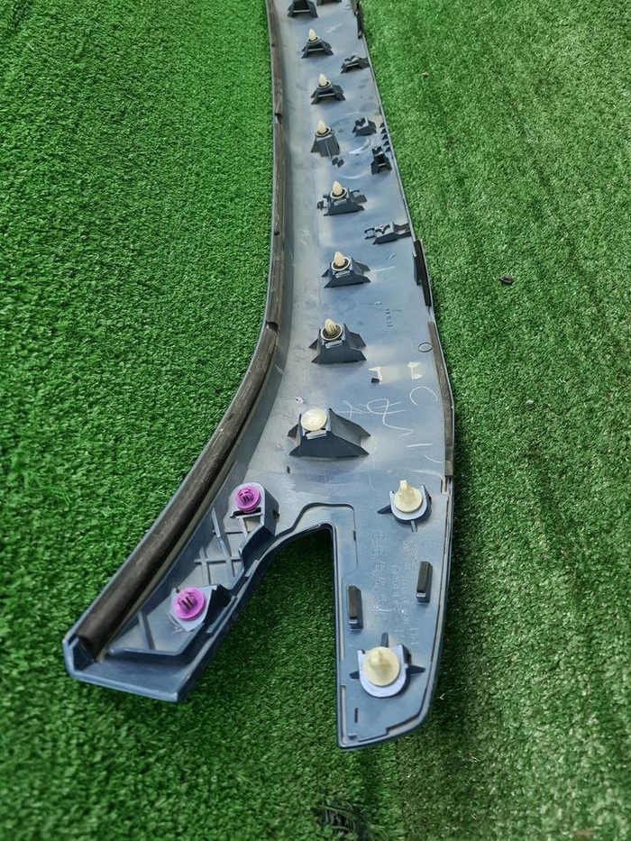 Накладка крышки багаж. Subaru Forester 5 SK 18-нв