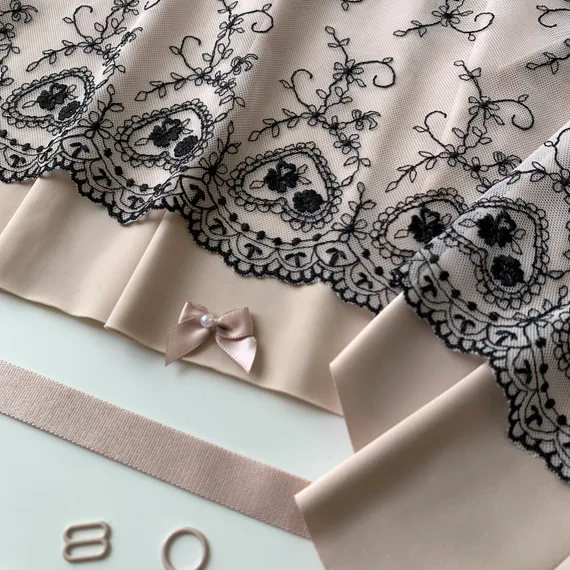 Вышивка на сетке черная 23 см