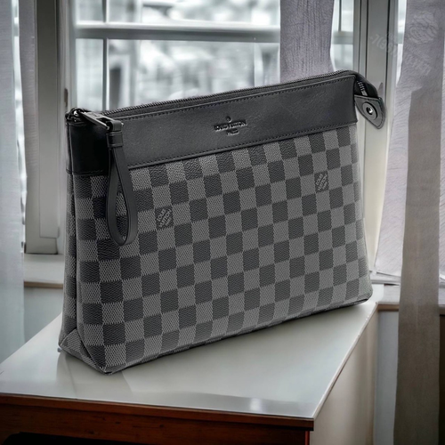 Клатч Louis Vuitton