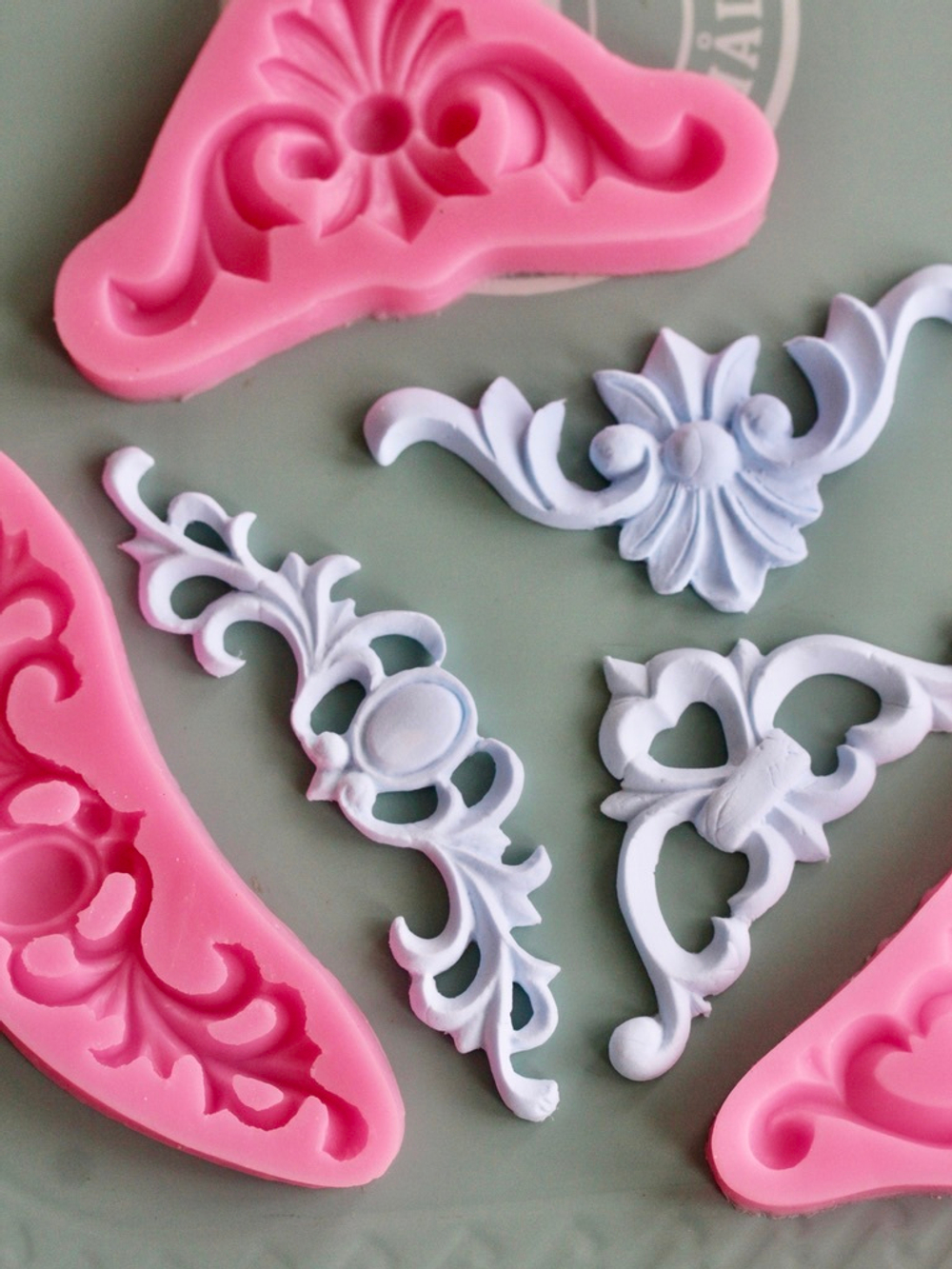 Молд силиконовый "Узор - уголок с вензелем" (Входит в набор "Лепнина 2")