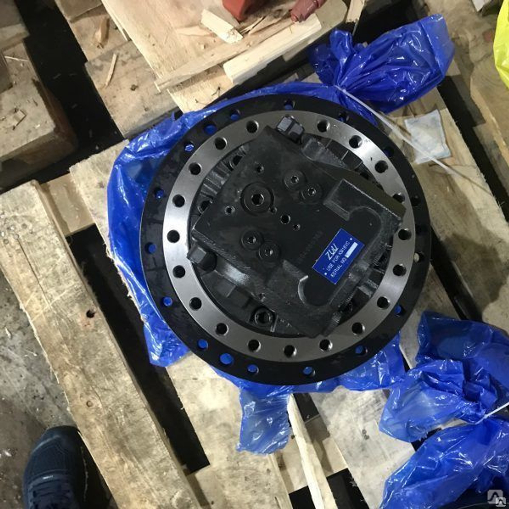 редуктор хода с мотором Komatsu PC75