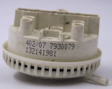 Датчик уровня воды (прессостат) стиральной машины Electrolux Aeg Zanussi 132141981