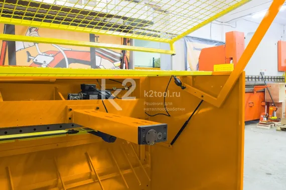 Электромеханическая гильотина Stalex Q11-4x2550NC