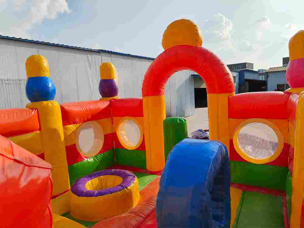 Коммерческий надувной батут «Смайлик», 8*4*4,5 м