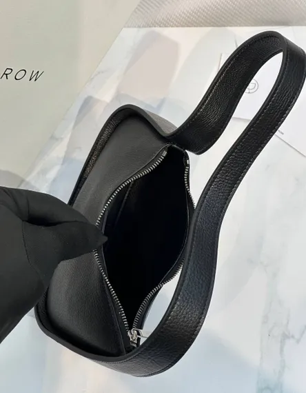 Сумка The Row Half Moon из зернистой кожи
