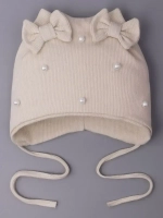 Шапка для девочки осенняя на завязках с бусинами