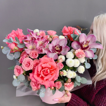 Авторская композиция с орхидеями и французским розами