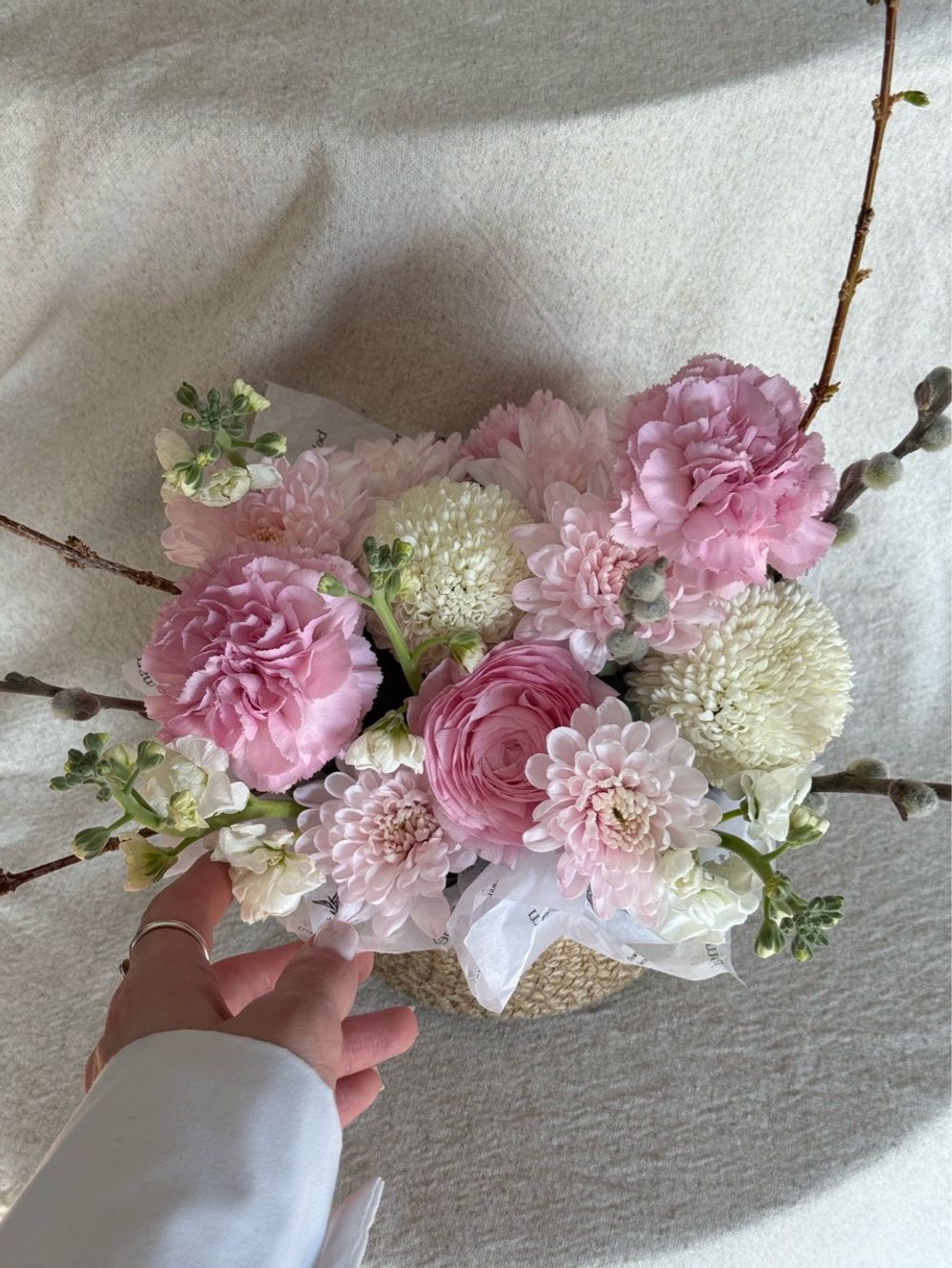 Композиция в плетеной корзине-размер S