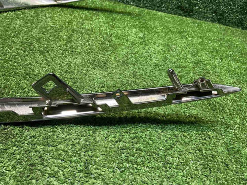 Накладка переднего бампера Toyota Camry xv70 20-24